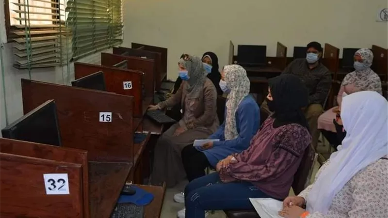 30 جهاز حاسب آلي بمكتب التنسيق الإلكترونى بجامعة الزقازيق