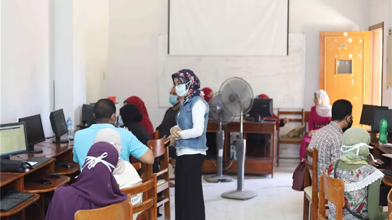 فى اليوم الاول للمرحله الاولى معامل التنسيق الإلكتروني بجنوب الوادى تستقبل ٤٢ طالبا