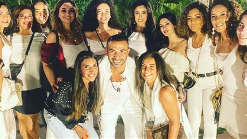 أحمد سعد يتوسط 13 حسناء في حفل عيد ميلاده