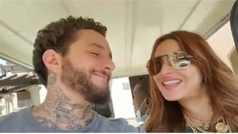 قبلات متبادلة بين احمد الفيشاوى وزوجتة تشعل السوشيال ميديا.. فيديو