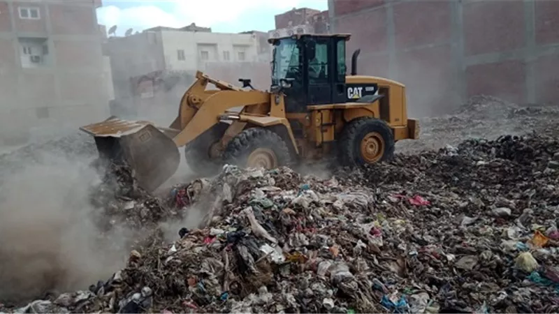 رفع القمامةو المخلفات من ارض الجيوشي ببنى سويف