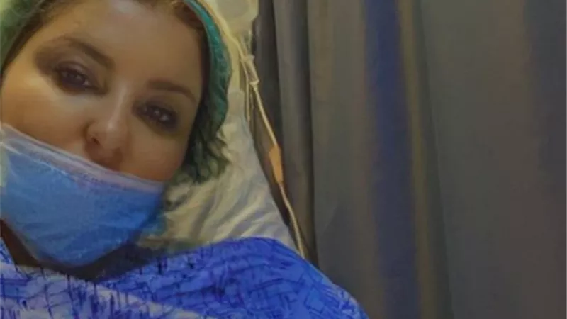 بعد فحص كورونا.. مطربة مشهورة تخضع لعملية جراحية