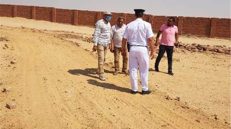 ازالة التعديات على ٥ أفدنة أرض زراعية ببلبيس