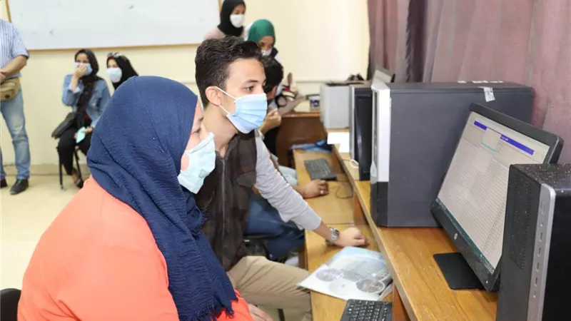تنسيق ٢٠٢٠.. ٧١٣طالبا سجلوا رغباتهم بمعامل جامعة عين شمس في أولى ايام المرحلة الأولى