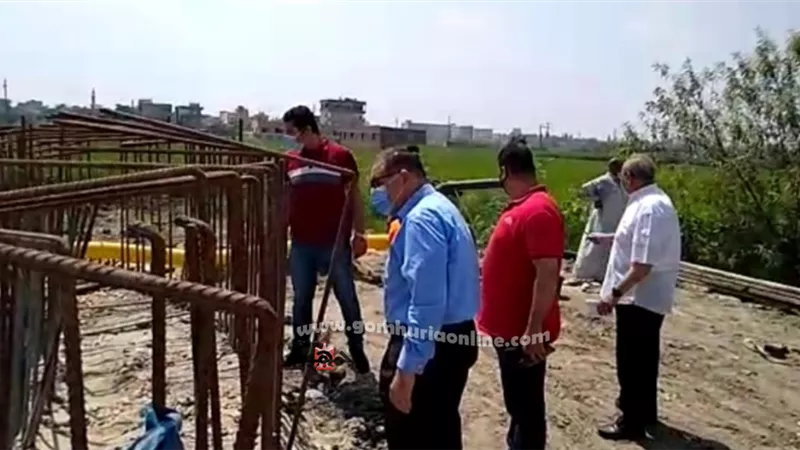 محافظ الشرقية يتفقد أعمال انشاء الصرف الصحى بقرية الروضة بفاقوس