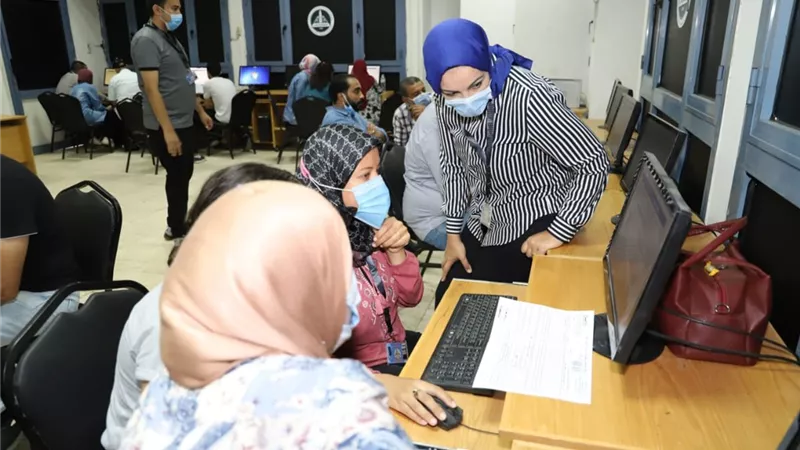 توافد ٦٣٢ طالبا على معامل جامعة عين شمس في ثاني أيام المرحلة الأولى