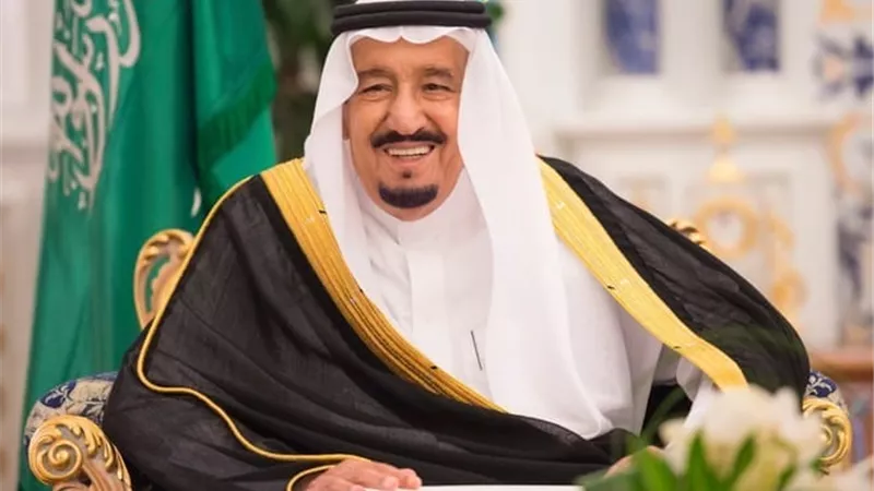 ملك السعودية يعفى مسئولين حكوميين من منصبهم