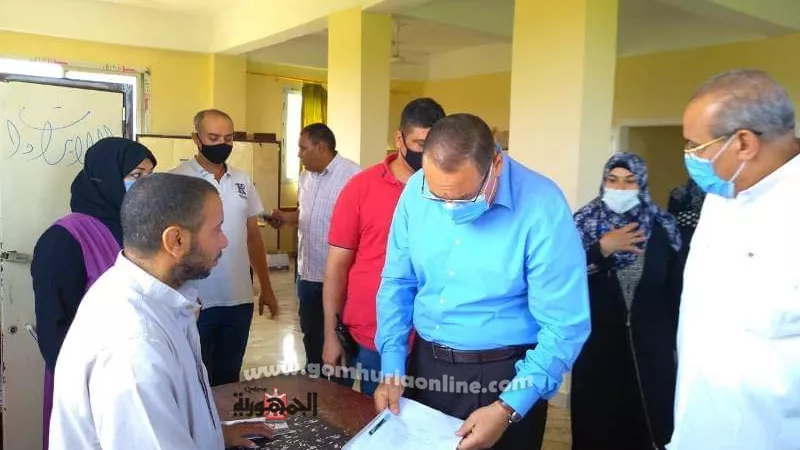 محافظ الشرقية يُفاجئ الوحدة المحلية بالروضة بفاقوس ويحيل 3 من العاملين للتحقيق
