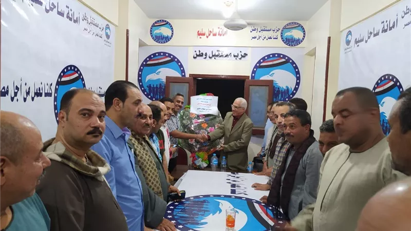 مجدي سليم الفائز بالمقعد الفردي شيوخ عن حزب مستقبل وطن أسيوط في زيارة لامانة الساحل لتقديم الشكر