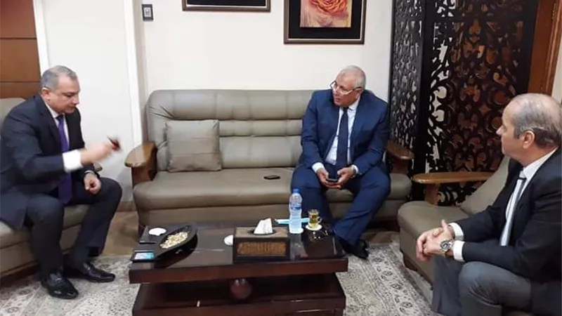 محافظ الوادى الجديد يلتقي مدير صندوق العشوائيات لبحث المشروعات الجارية