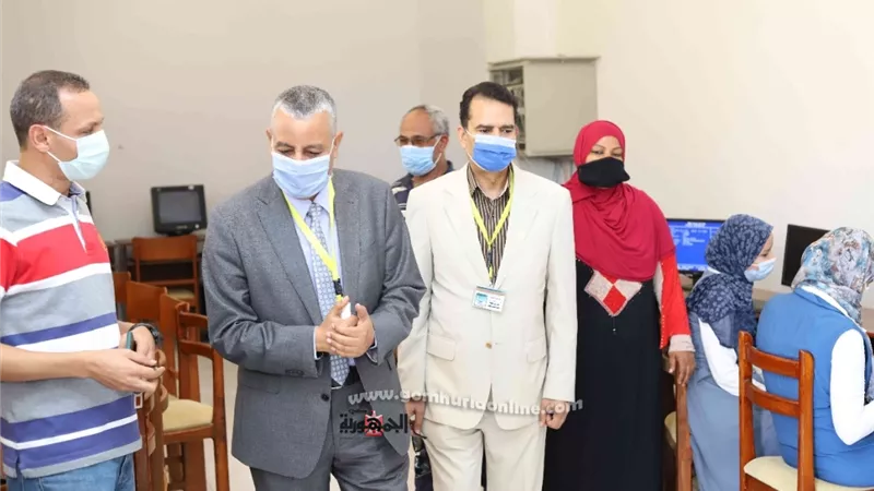رئيس جامعة جنوب الوادى يتفقد معامل التنسيق الإلكترونى