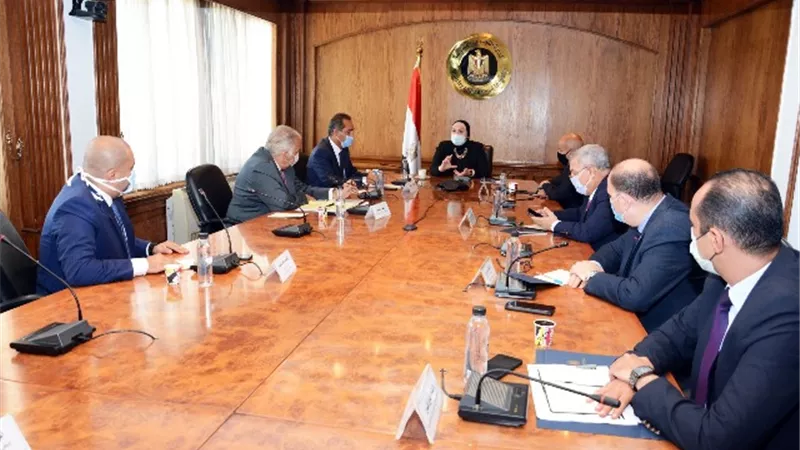 وزيرة التجارة تبحث مع المجالس التصديرية زيادة الصادرات لـ100مليار دولار سنوياً