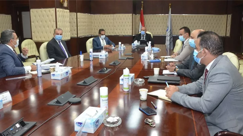 وزير الإسكان يتابع الموقف التنفيذي للأبراج السكنية بمشروع 