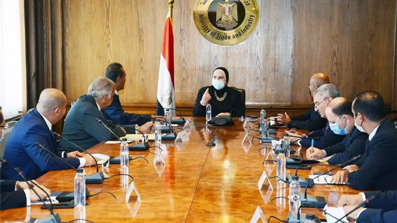 نيفين جامع :تيسير إجراءات التصدير لتدفق المنتجات المصرية للأسواق الخارجية