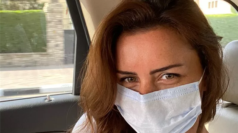 بالكمامة.. نور اللبنانية تعلن بدء تصوير مشاهدها بمسلسل 