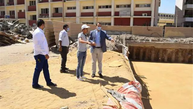 رئيس جامعة سوهاج يتابع اعمال الانشاءات بمستشفى الطوارئ والجراحات الجديد