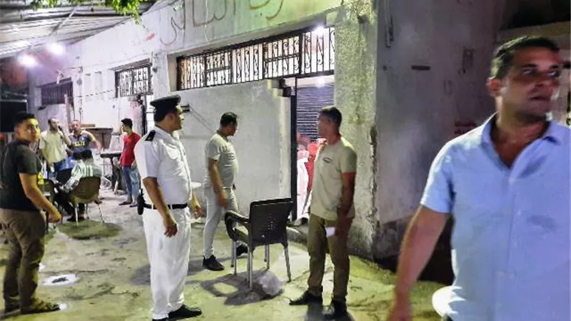 جهاز القاهرة الجديدة يشن حملة ليلية على الإشغالات بالتعاون مع شرطة المرافق.. بالصور