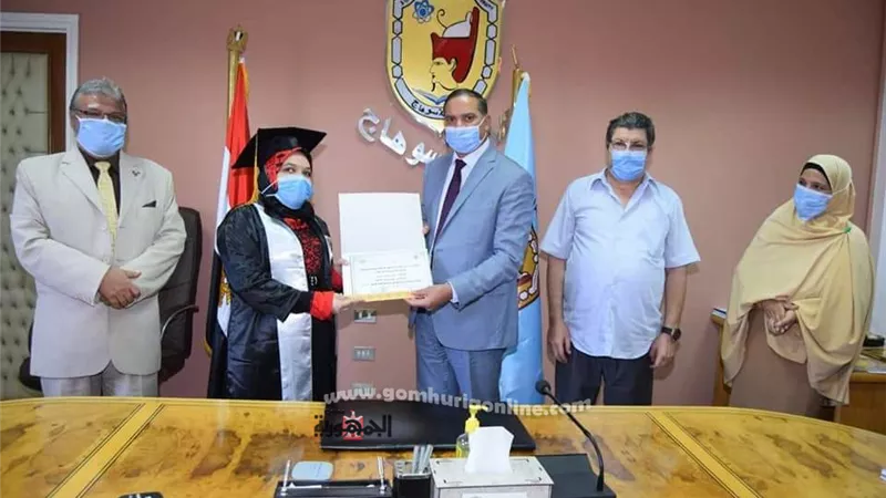 تخريج أول دفعة من مركز نور البصيرة بجامعة سوهاج وتعيين عدد من الخريجين