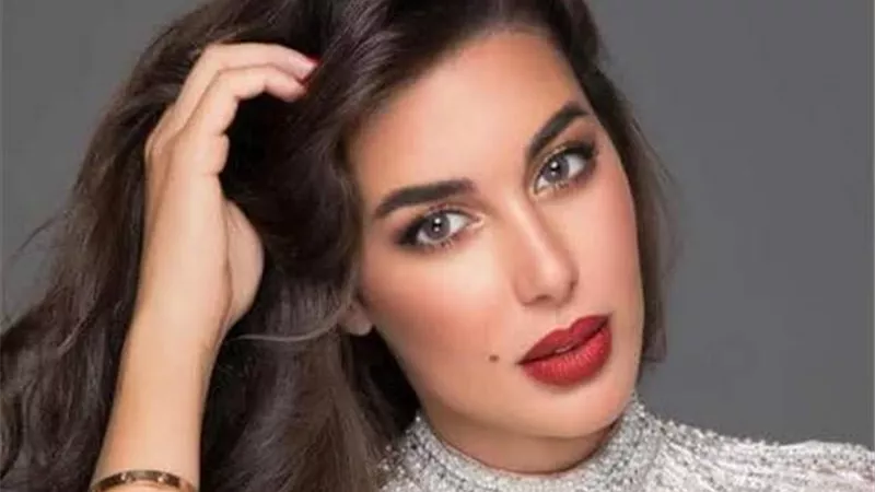 بفستان احمر.. ياسمين صبرى تشعل السوشيال ميديا على البحر.. صور