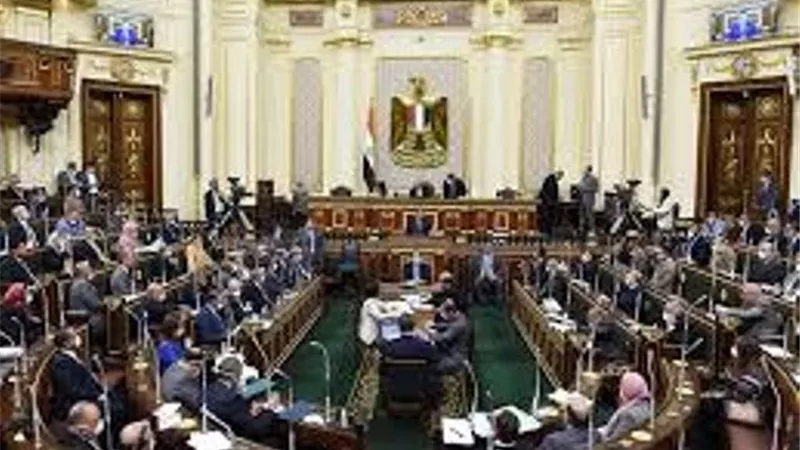 تصفيق حاد بقاعة البرلمان للأمين العام فى نهاية دور الإنعقاد الخامس