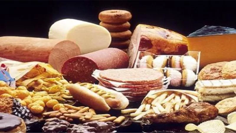 أبرز أنواع الأغذية الغنية بالكوليسترول الضار.. تعرف عليها