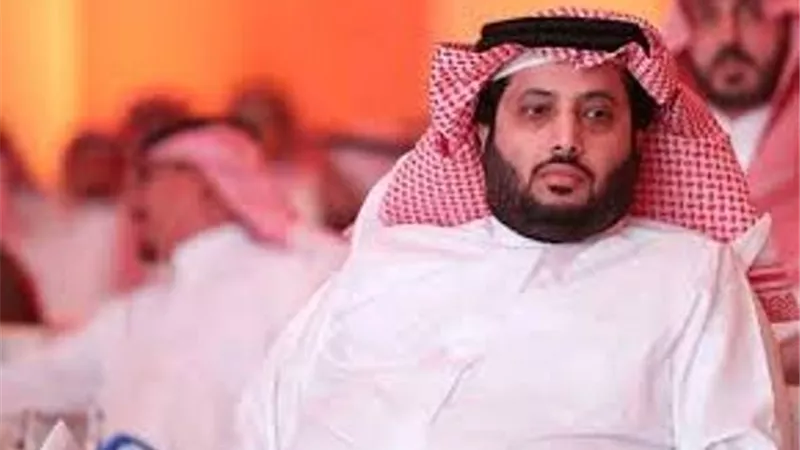 تركي آل الشيخ يشعل السوشيال ميديا.. بصورة