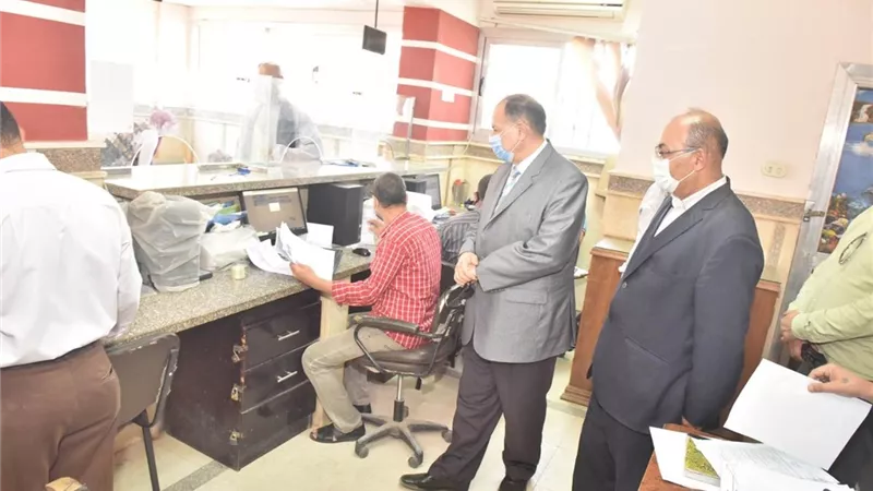 محافظ أسيوط يتابع سير العمل بالمركز التكنولوجي بمركز منفلوط لتلقى طلبات التصالح