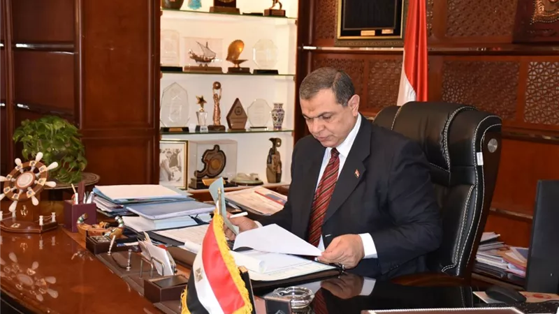 السماح بدخول الأزواج والزوجات والأبناء والعمالة المنزلية المرافقة عبر 4 منافذ براً