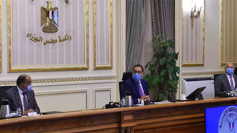 الحكومة : تطوير نظم التحكم لـ 1120 مزلقانا و5 مليارات جنيه لرصف الطرق