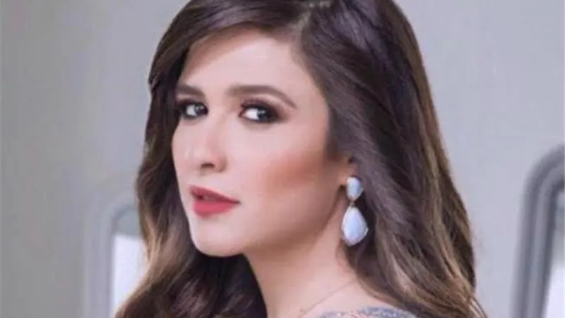 صورة قديمة لياسمين عبد العزيز تشعل السوشيال ميديا