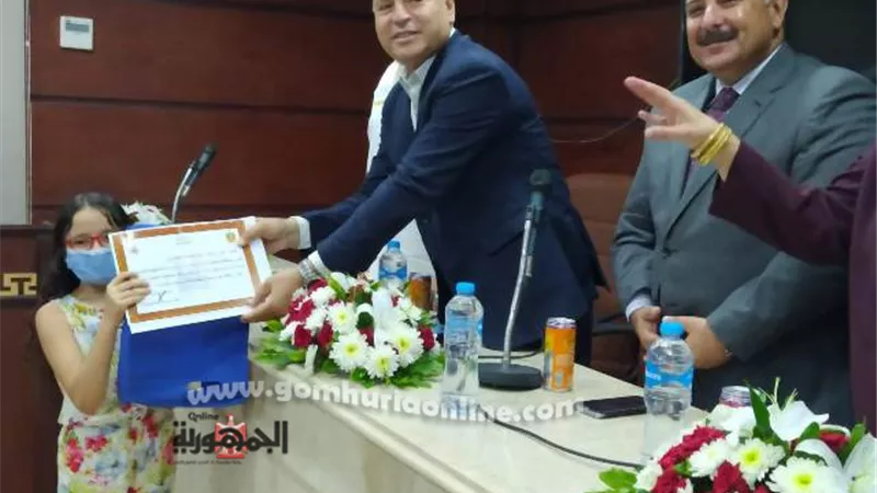 نائب محافظ القاهرة يكرم ٢٠ طفل وطفله من حفظة القرآن الكريم بالمسابقة الدينية .. صور