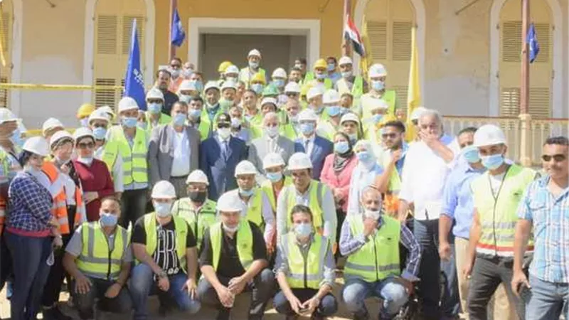 الفريق ربيع ورئيس شركة المقاولون العرب يتفقدان إنشاءات المتحف العالمي لقناة السويس .صور