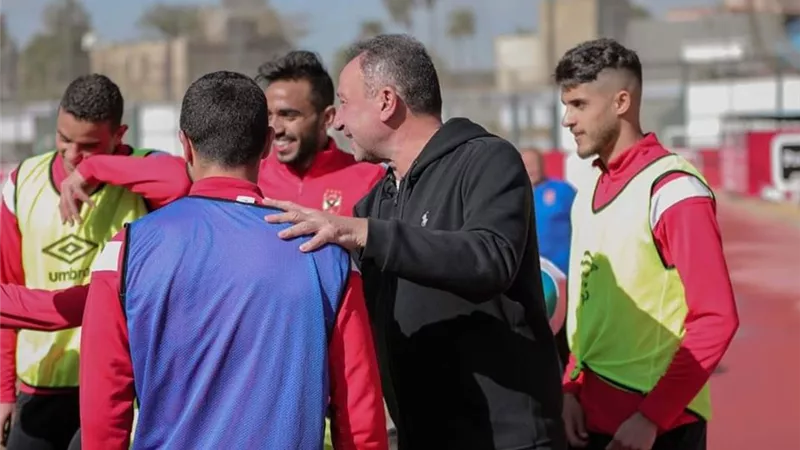شريف إكرامي: الخطيب يتواجد بشكل دائم مع اللاعبين.. والحرب شرسة عليه