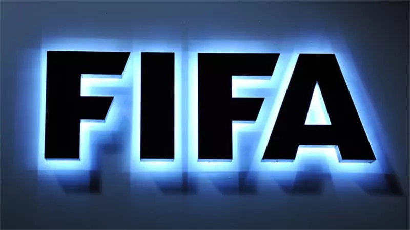 فيفا يزم الأندية الإنجليزية بالتأمين على اللاعبين