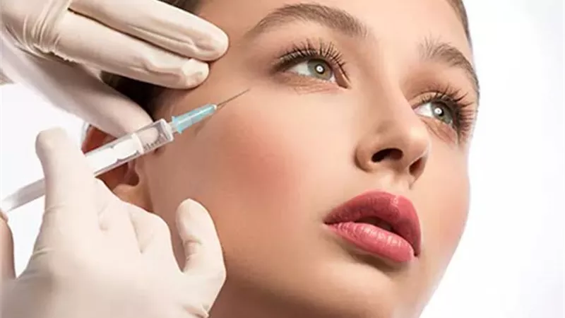 أهمها كدمات والتهابات .. تعرفي على أضرار حقن البلازما للوجه
