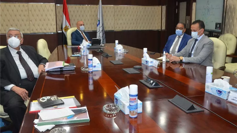 وزير الإسكان يستعرض مخطط تنمية البوابة الاقتصادية الشمالية الشرقية 