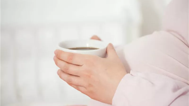 يهدد بالإجهاض.. دراسة تحذر الحوامل من تناول الشاي والقهوة