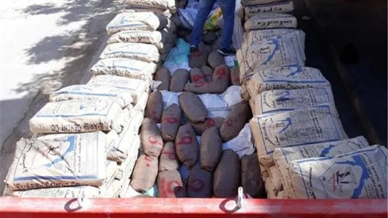 إحباط تهريب ٣ ونص طن بانجو أخفاها سائق اسفل حمولة اسمنت