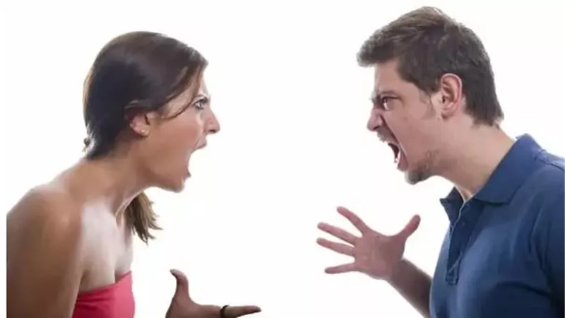 احترس ..10علامات للغيرة عند الزوجة