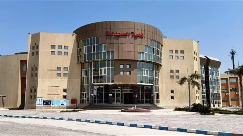 الجامعة المصرية الروسية تنشئ مصنع دواء تعليميا لتدريب طلاب كلية الصيدلة.. بالصور