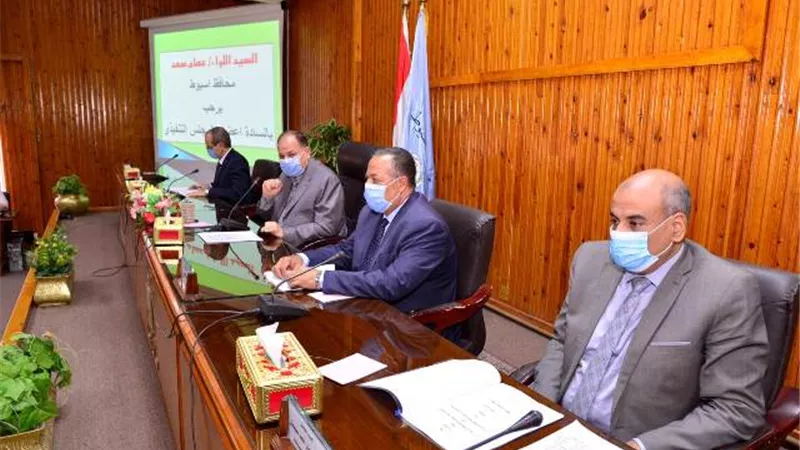 محافظ أسيوط يوجه بتكثيف الجهود بمنظومتي التصالح في مخالفات البناء والتقنين.صور