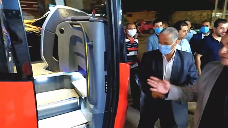 اتوبيسى العاصمة تدعم المرضي وذوى الاحتياجات بتذاكر مجانية بالوادى الجديد . صور