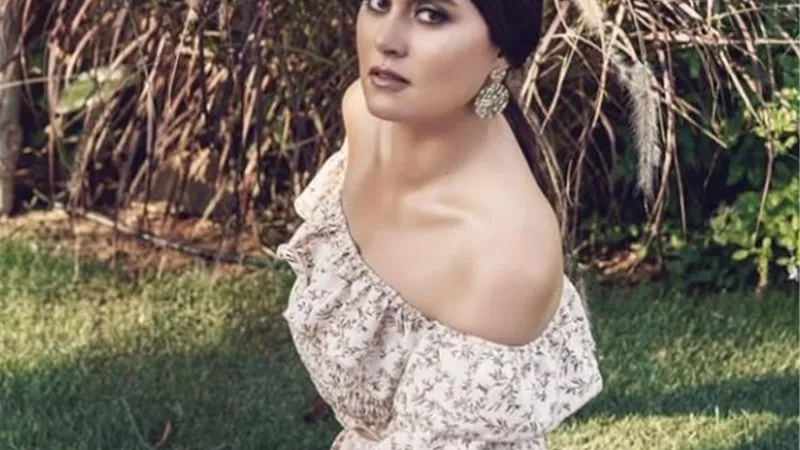 إطلالة كلاسيكية ساحرة للفنانة رشا مهدى عبر انستجرام