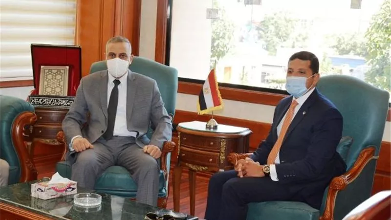 محافظ سوهاج ورئيس هيئة الاستثمار والمناطق الحرة يبحثان سبل دعم الاستثمار