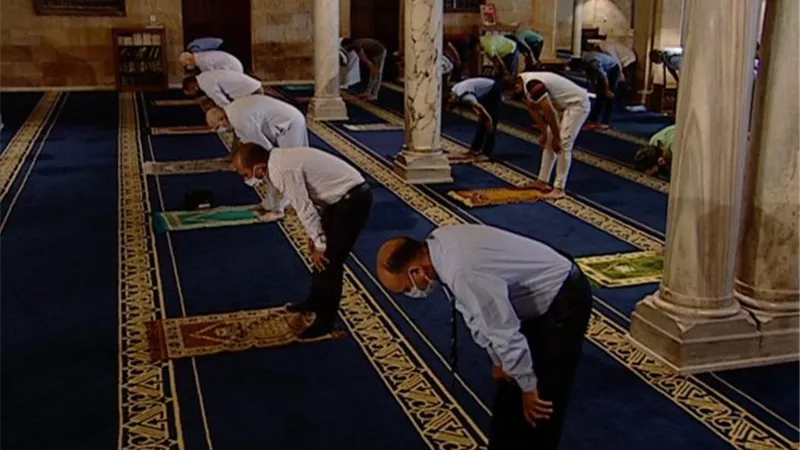 تحرُّزًا من العدوى..لجنة الفتوى تؤكد على اهمية الالتزام بضوابط صلاة الجمعة غداً وتكشف تفاصيلها الشرعية