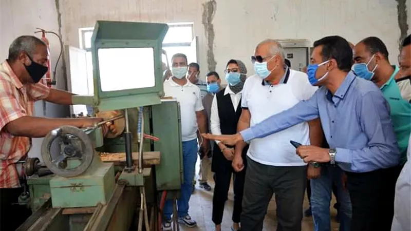 تأثيث القري النموذجية بمنتجات الورش وشركاء التنمية بالوادى الجديد.صور