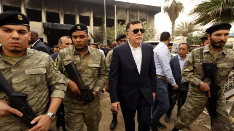 اجتماع عسكري بعد تعدي المتظاهرين على منزل السراج