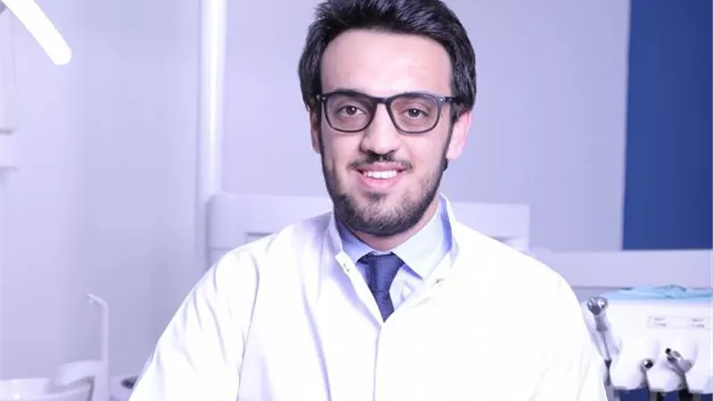 عضو الجمعية الألمانية لزراعة الأسنان : تقويم الأسنان يصلح لكل الفئات العمرية