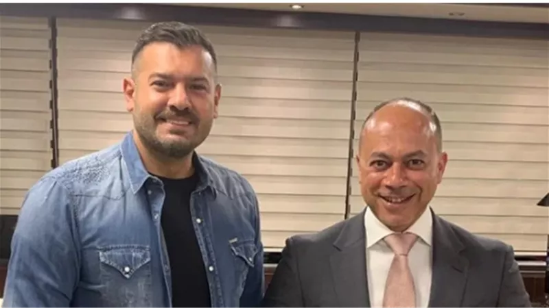 عمرو يوسف يتعاقد على 