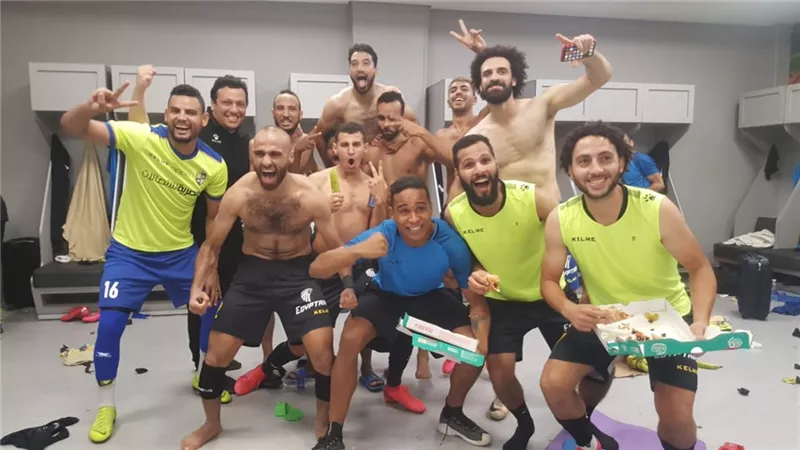 شاهد إحتفال لاعبو المقاولون بعد الفوز على الزمالك.. صور